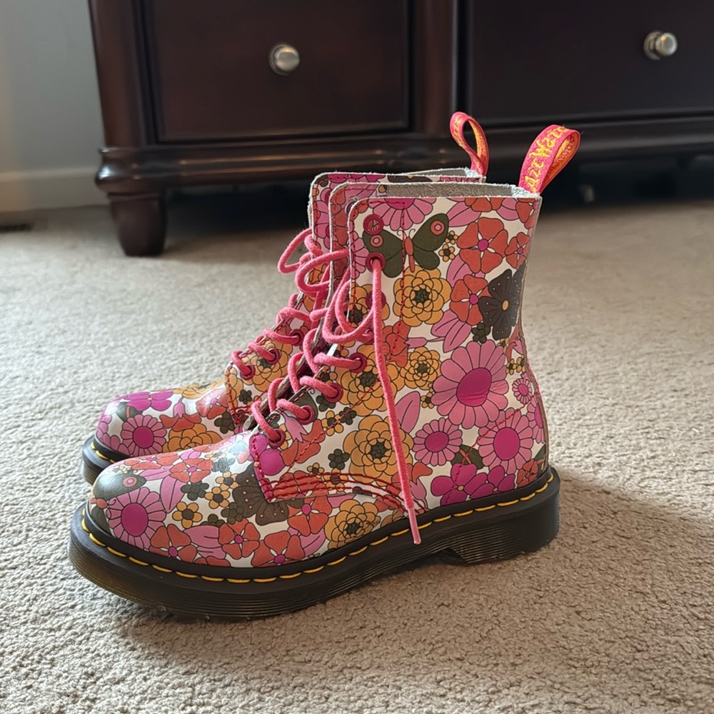 Dr Martens Pascal floral boots